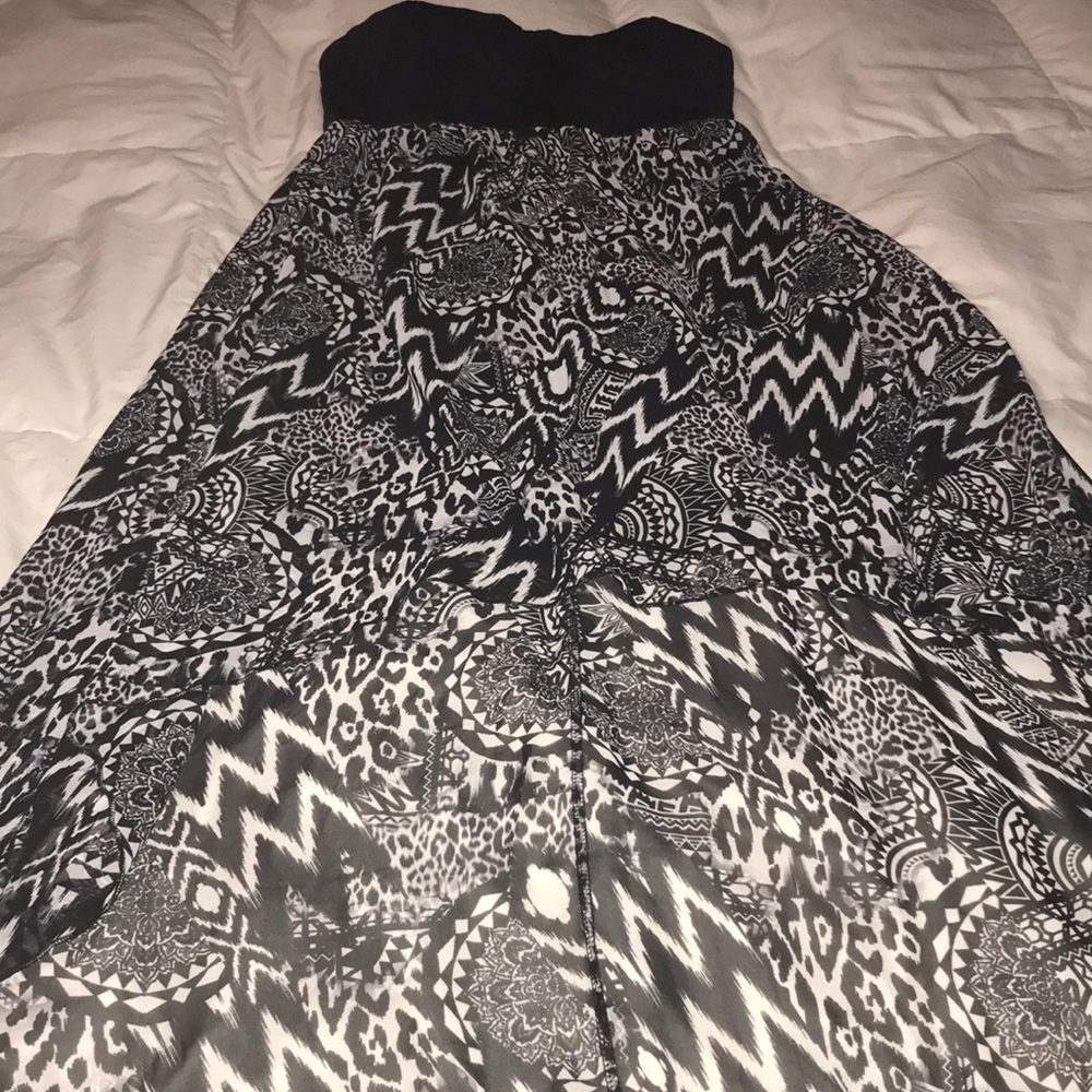 Beautiful flows dress with a strapou back